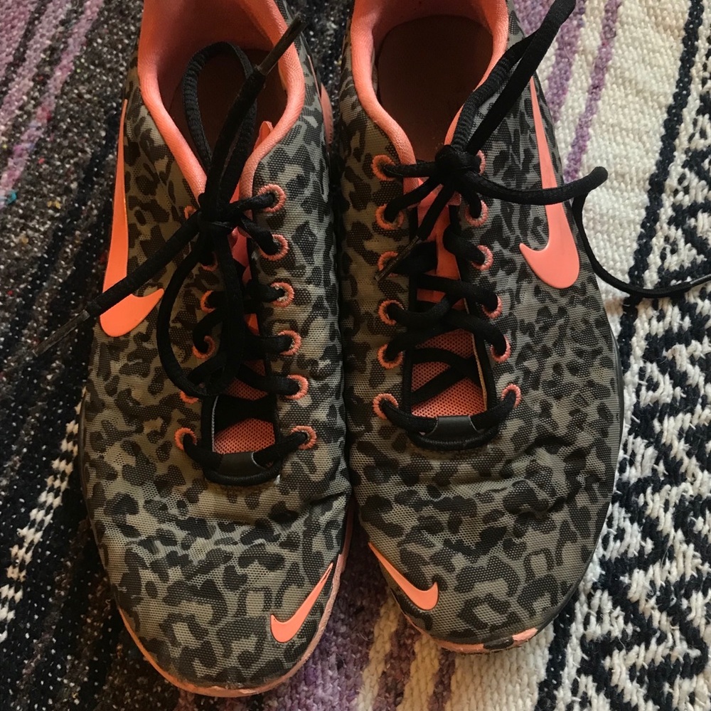 NIKE cheetah print sneakers. SIZE 8
